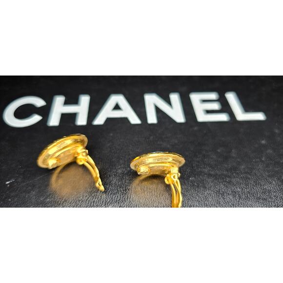 Chanel Collection 28 Turquoise Stone Gold Clip-On Earrings - Picture 7 of 7